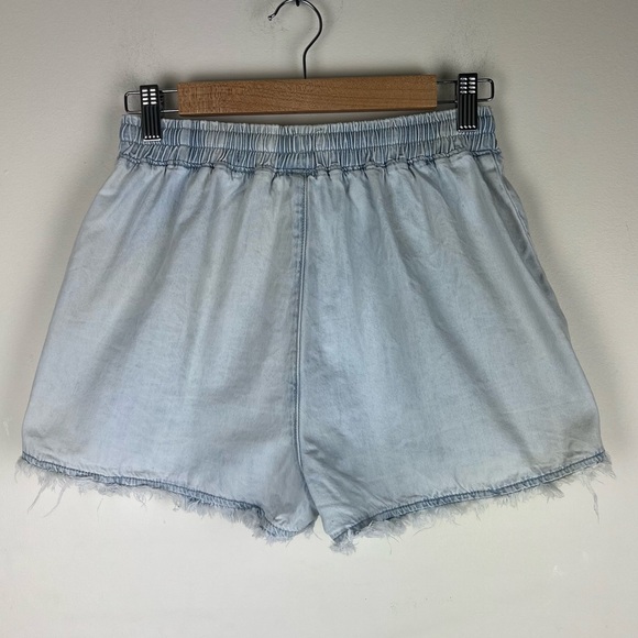 Blank NYC | Doing Too Much Elastic Waist Light Wash Denim Shorts | S - Picture 8 of 13